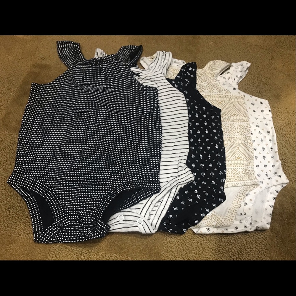 Lot of 5 Carter’s onesies black white